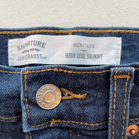 Levi's High Rise‎ Skinny Jeans Size 2 or 26 Distressed Frayed Hem - Picture 7 of 9